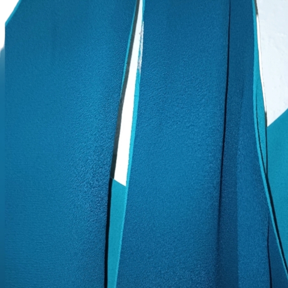 Express Reversible Barcelona Keyhole Tank - Picture 7 of 9